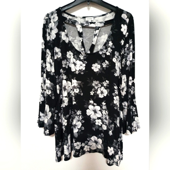 Avenue Black and White Floral Top / Size 2X - Picture 1 of 10